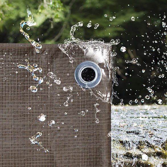 ありそうでなかった自然色のブルーシート